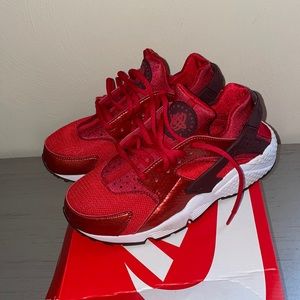 Red Nike Hurrache size 6.5